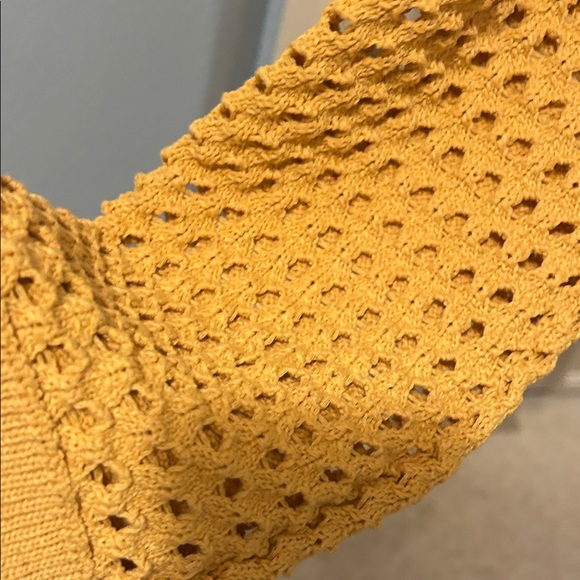 H&M Women's Mustard Open-Knit Crew Sweater cropped - Picture 3 of 7